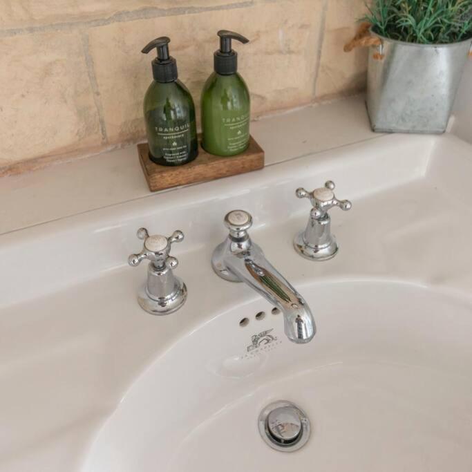 Cotswold Luxury Coach House - Ideal For Couples, W/ Ev Charging Hébergement de vacances *